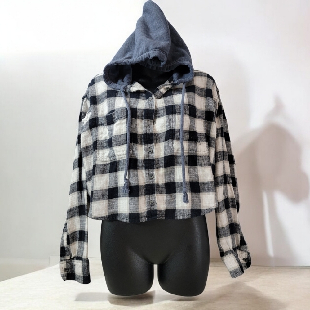 American Eagle women's flannel midrift hooded button-up shirt in size medium.